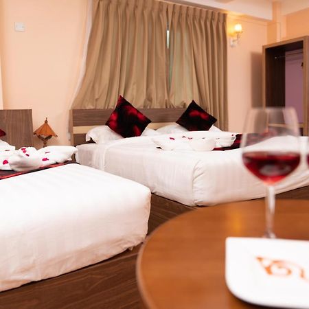 Hotel Chicago Yangon Eksteriør bilde