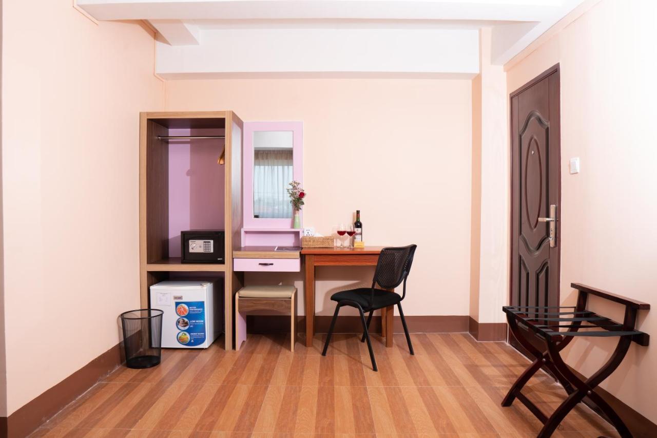 Hotel Chicago Yangon Eksteriør bilde
